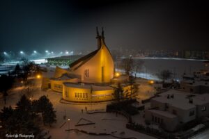 Kościół w zimowej szacie – zdjęcie 1 z 25