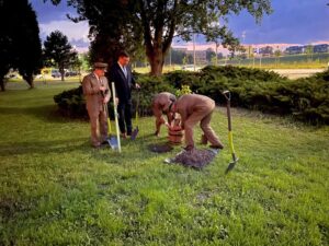 Posadzenie Dębu Papieskiego 2022 – zdjęcie 3 z 7