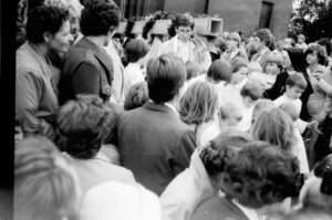 Przeniesienie krzyża na plac budowy 1981 – zdjęcie 11 z 31
