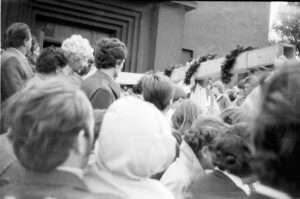 Przeniesienie krzyża na plac budowy 1981 – zdjęcie 12 z 31