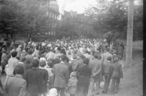 Przeniesienie krzyża na plac budowy 1981 – zdjęcie 15 z 31