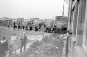 Przeniesienie krzyża na plac budowy 1981 – zdjęcie 16 z 31