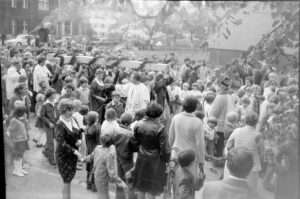 Przeniesienie krzyża na plac budowy 1981 – zdjęcie 18 z 31