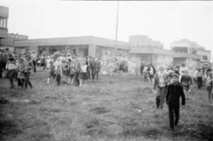 Przeniesienie krzyża na plac budowy 1981 – zdjęcie 20 z 31