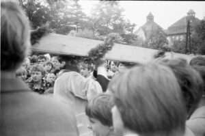 Przeniesienie krzyża na plac budowy 1981 – zdjęcie 29 z 31
