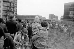 Przeniesienie krzyża na plac budowy 1981 – zdjęcie 4 z 31