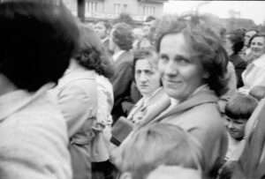 Przeniesienie krzyża na plac budowy 1981 – zdjęcie 8 z 31